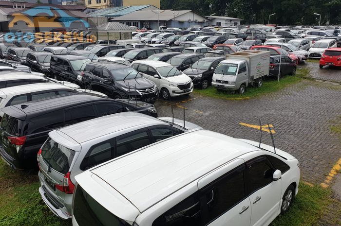 Beli Mobil Bekas Lelang