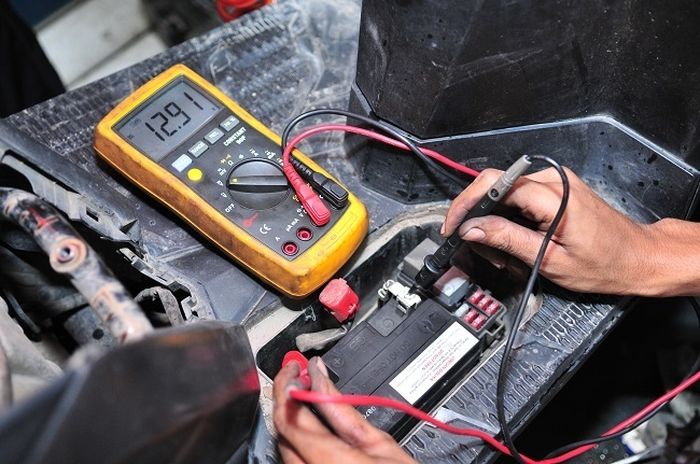 Berapa Lama Charge Aki Motor