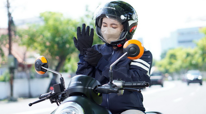 Cara Berkendara Motor Biar Hemat Bensin