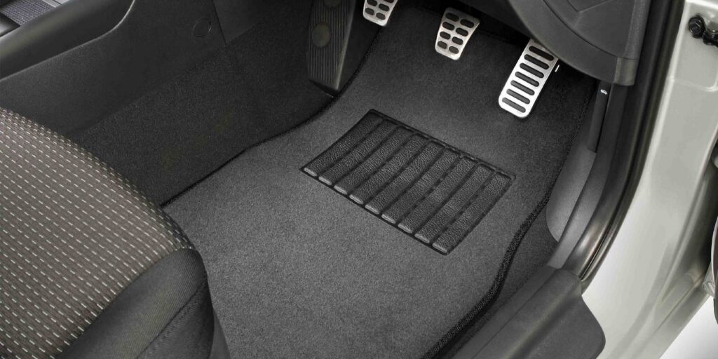 Cara Mengatasi Bau Apek di Karpet Dasar Mobil