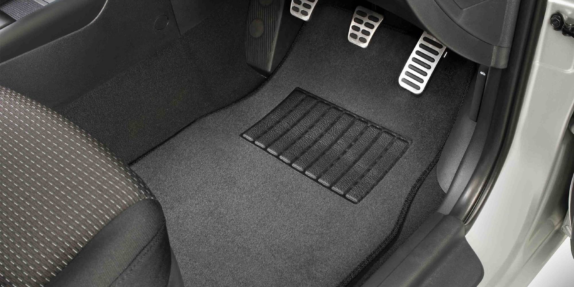 Cara Mengatasi Bau Apek di Karpet Dasar Mobil