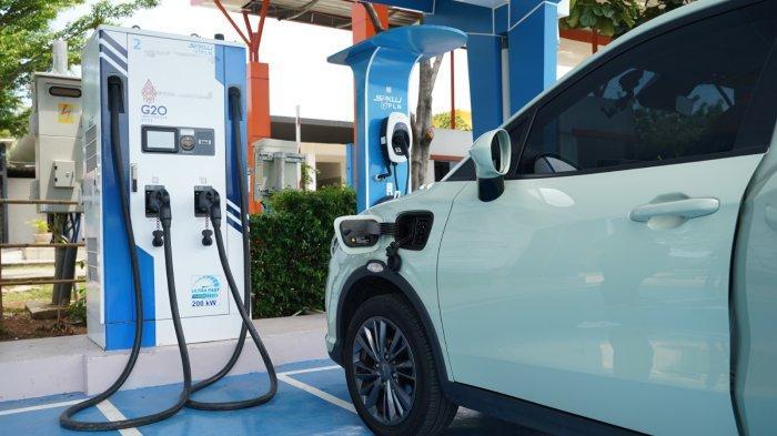 Cara Merawat Baterai Mobil Listrik