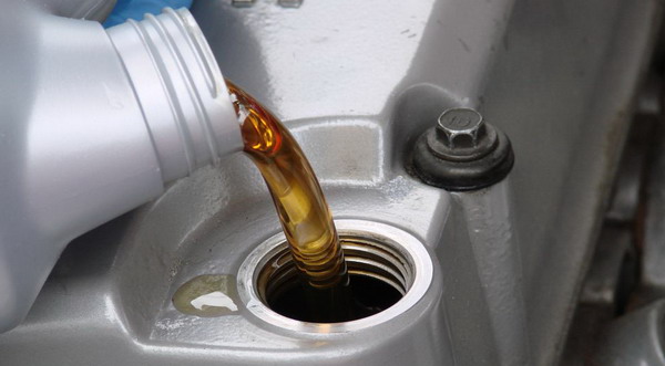 Jenis Oli Transmisi Mobil