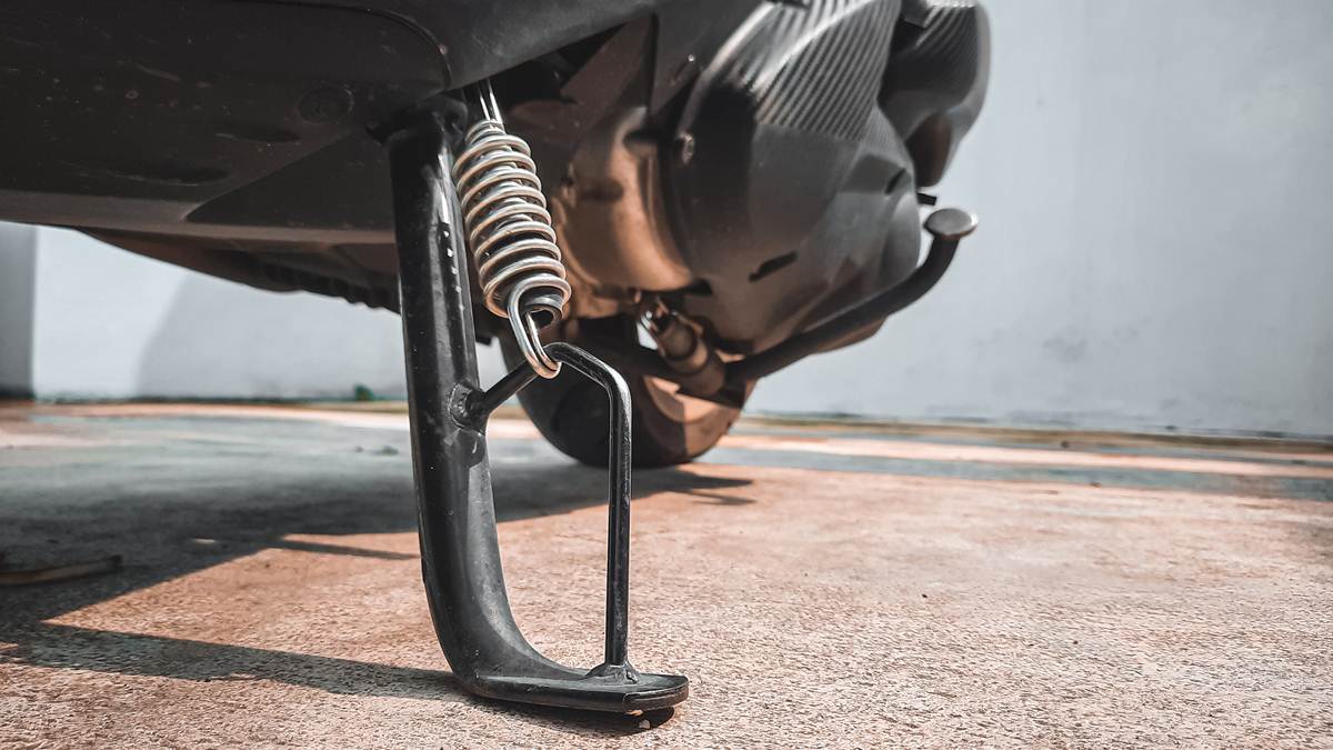 Tips Menggunakan Standar Samping Motor yang Aman