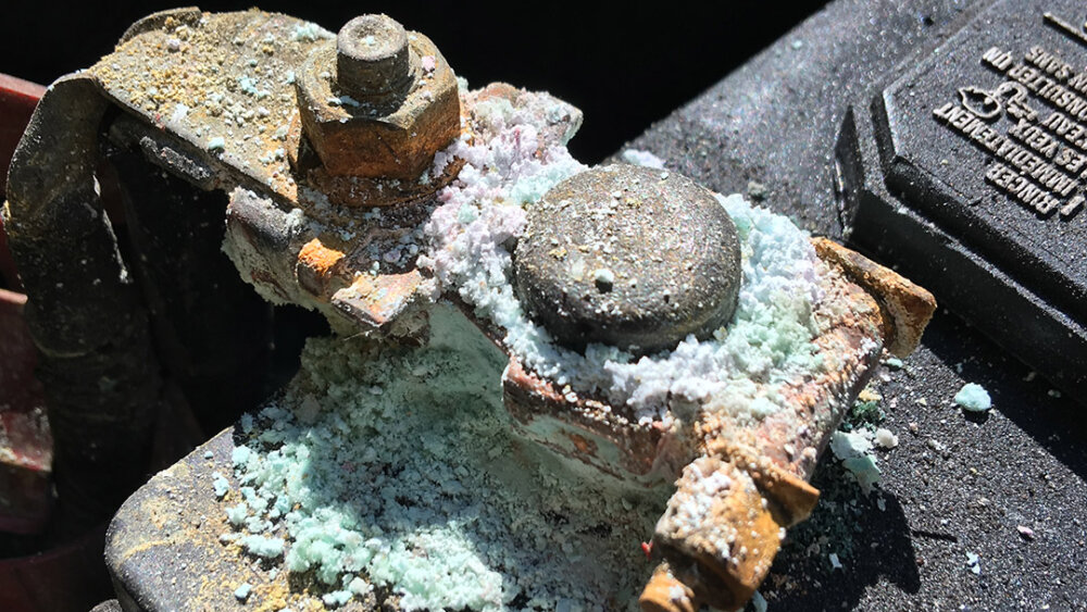 Cara Bersihkan Kabel Aki Mobil dari Korosi