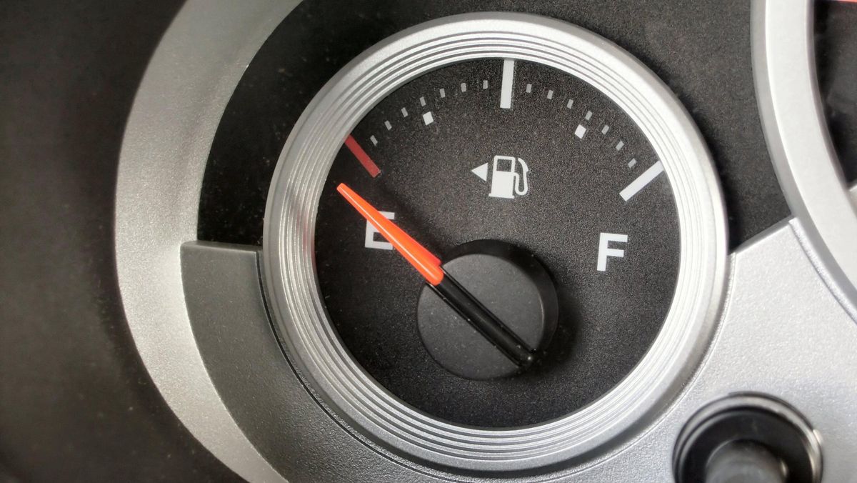 Cara Mengetahui Bensin Mobil Berkurang