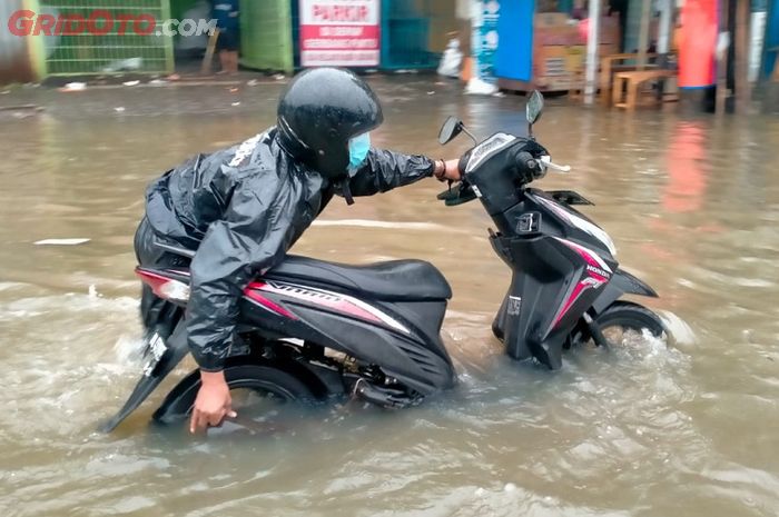 Cara Pertolongan Pertama Motor Korban Banjir