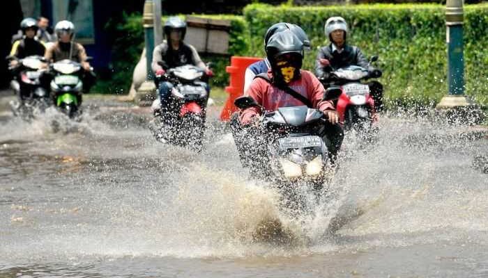 Cara Pertolongan Pertama Motor Korban Banjir