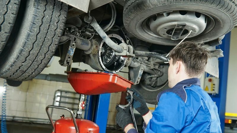 Tips Menentukan Waktu Ganti Oli Gardan Mobil 2025