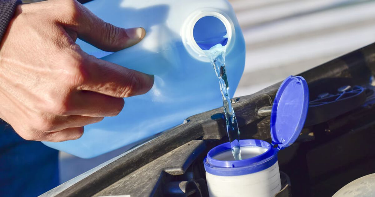 Wiper Mobil Sebaiknya Tak Diisi Air Keran