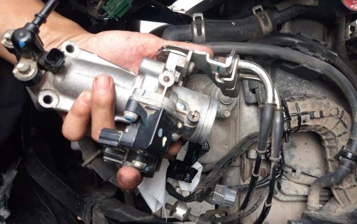 Mengetahui Perbedaan Motor Matic Karburator dan Injeksi