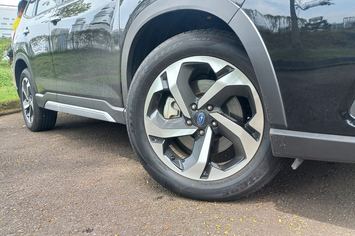 Posisi Ban yang Benar Saat Parkir di Turunan