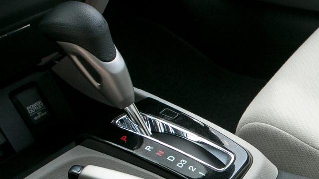 Transmisi Matic Mobil Jedug Saat Masuk Gigi R
